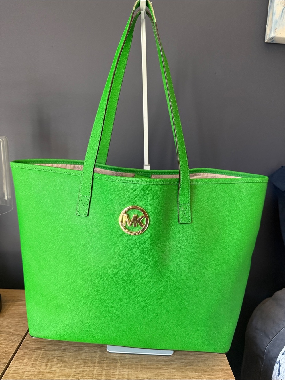 Michael Kors Very good used condition Green Structured Tote Bag - Elegant Bag